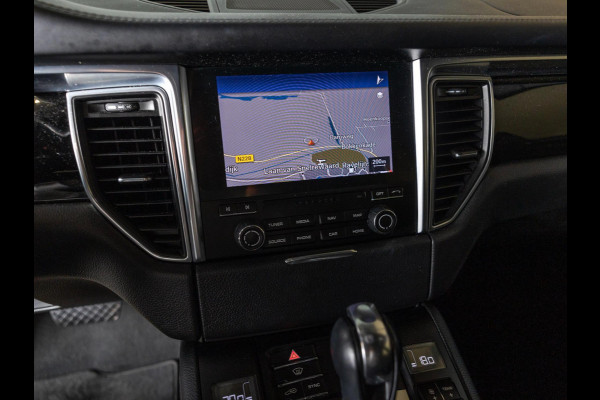 Porsche Macan 3.0 S / 340pk / Panorama dak / Trekhaak / Stoelverwarming /