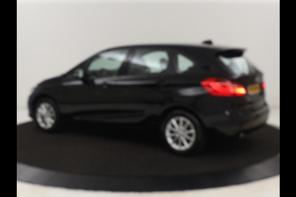 BMW 2 Serie Active Tourer 218i Corporate Lease High Executive | Leder | Cruise Control | Stoelverwarming | Head-up | Elektrische achterklep | Xenon BMW 2 Serie Active Tourer 218i Corporate Lease High Executive | Leder | Cruise Control | Stoelverwarming | Head-up | Elektrische achterklep | Xenon
