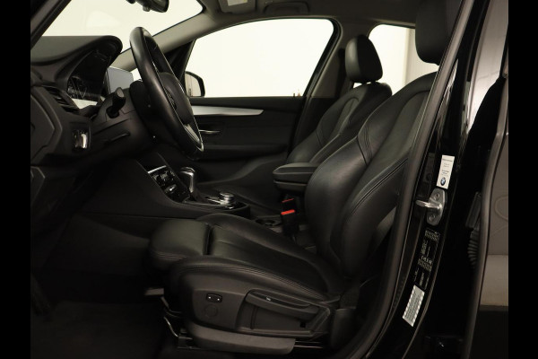 BMW 2 Serie Active Tourer 218i Corporate Lease High Executive | Leder | Cruise Control | Stoelverwarming | Head-up | Elektrische achterklep | Xenon BMW 2 Serie Active Tourer 218i Corporate Lease High Executive | Leder | Cruise Control | Stoelverwarming | Head-up | Elektrische achterklep | Xenon