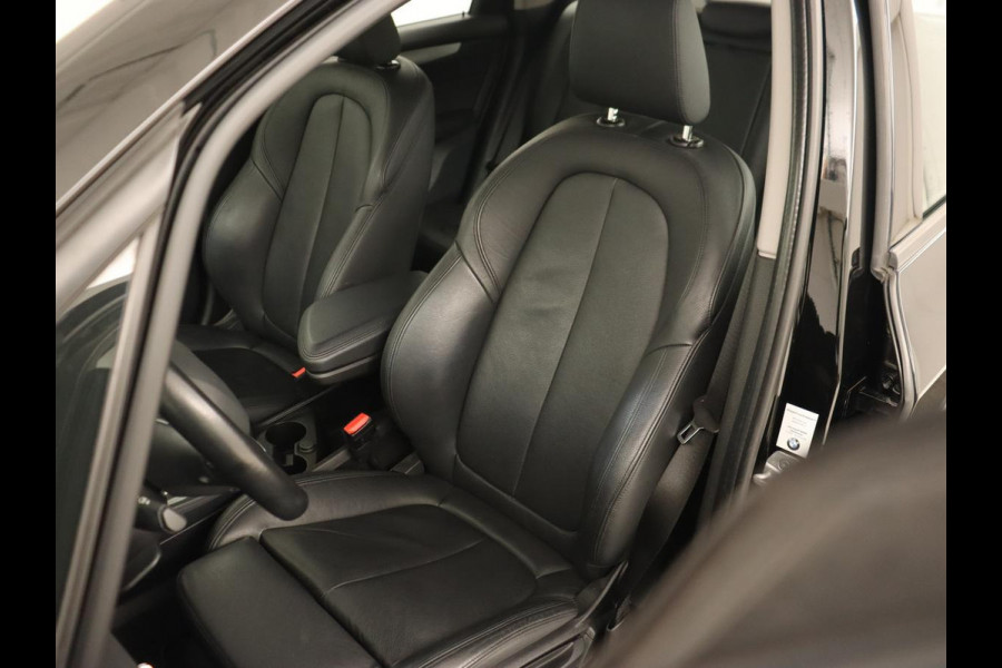 BMW 2 Serie Active Tourer 218i Corporate Lease High Executive | Leder | Cruise Control | Stoelverwarming | Head-up | Elektrische achterklep | Xenon BMW 2 Serie Active Tourer 218i Corporate Lease High Executive | Leder | Cruise Control | Stoelverwarming | Head-up | Elektrische achterklep | Xenon