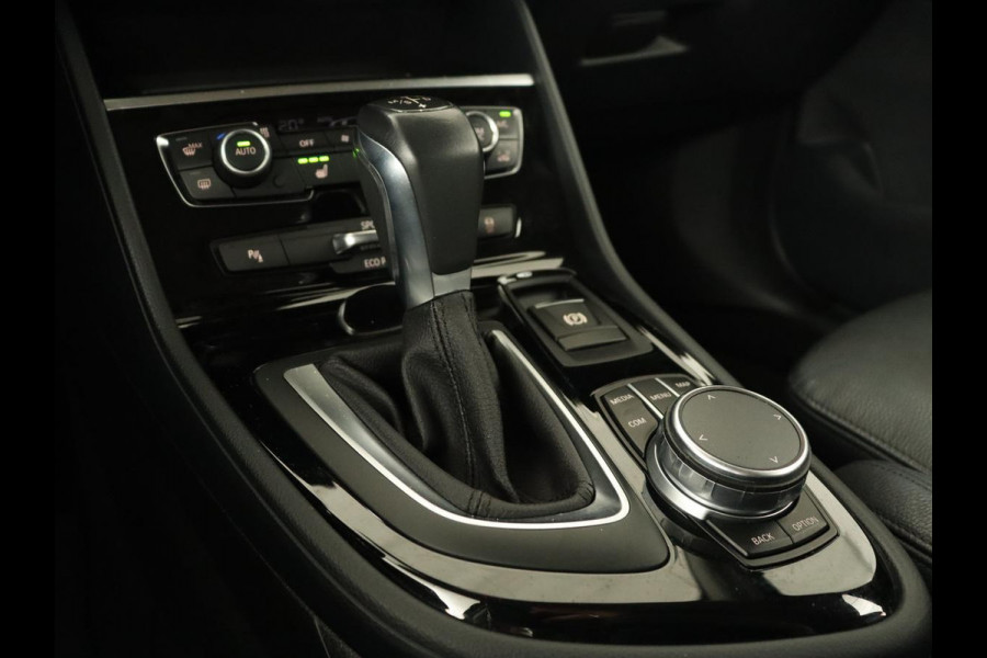 BMW 2 Serie Active Tourer 218i Corporate Lease High Executive | Leder | Cruise Control | Stoelverwarming | Head-up | Elektrische achterklep | Xenon BMW 2 Serie Active Tourer 218i Corporate Lease High Executive | Leder | Cruise Control | Stoelverwarming | Head-up | Elektrische achterklep | Xenon