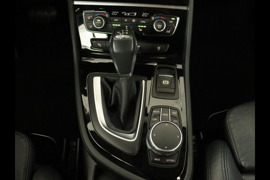 BMW 2 Serie Active Tourer 218i Corporate Lease High Executive | Leder | Cruise Control | Stoelverwarming | Head-up | Elektrische achterklep | Xenon BMW 2 Serie Active Tourer 218i Corporate Lease High Executive | Leder | Cruise Control | Stoelverwarming | Head-up | Elektrische achterklep | Xenon