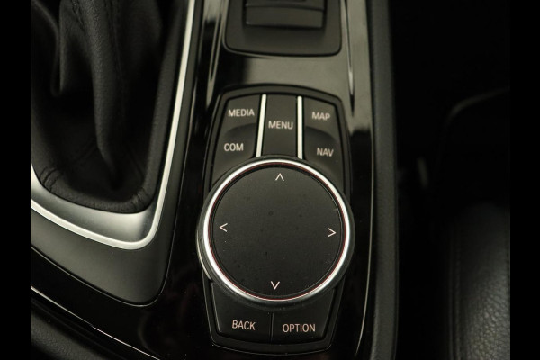 BMW 2 Serie Active Tourer 218i Corporate Lease High Executive | Leder | Cruise Control | Stoelverwarming | Head-up | Elektrische achterklep | Xenon BMW 2 Serie Active Tourer 218i Corporate Lease High Executive | Leder | Cruise Control | Stoelverwarming | Head-up | Elektrische achterklep | Xenon