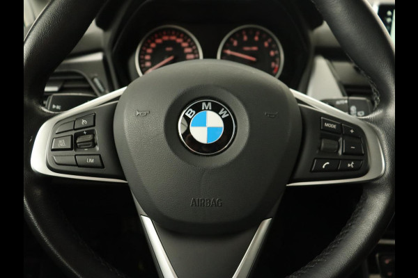 BMW 2 Serie Active Tourer 218i Corporate Lease High Executive | Leder | Cruise Control | Stoelverwarming | Head-up | Elektrische achterklep | Xenon BMW 2 Serie Active Tourer 218i Corporate Lease High Executive | Leder | Cruise Control | Stoelverwarming | Head-up | Elektrische achterklep | Xenon