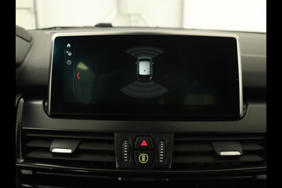 BMW 2 Serie Active Tourer 218i Corporate Lease High Executive | Leder | Cruise Control | Stoelverwarming | Head-up | Elektrische achterklep | Xenon BMW 2 Serie Active Tourer 218i Corporate Lease High Executive | Leder | Cruise Control | Stoelverwarming | Head-up | Elektrische achterklep | Xenon