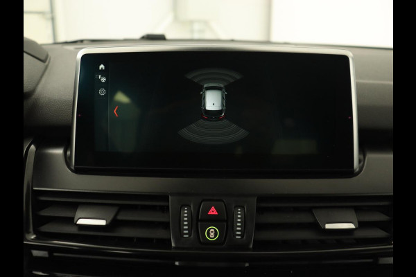 BMW 2 Serie Active Tourer 218i Corporate Lease High Executive | Leder | Cruise Control | Stoelverwarming | Head-up | Elektrische achterklep | Xenon BMW 2 Serie Active Tourer 218i Corporate Lease High Executive | Leder | Cruise Control | Stoelverwarming | Head-up | Elektrische achterklep | Xenon