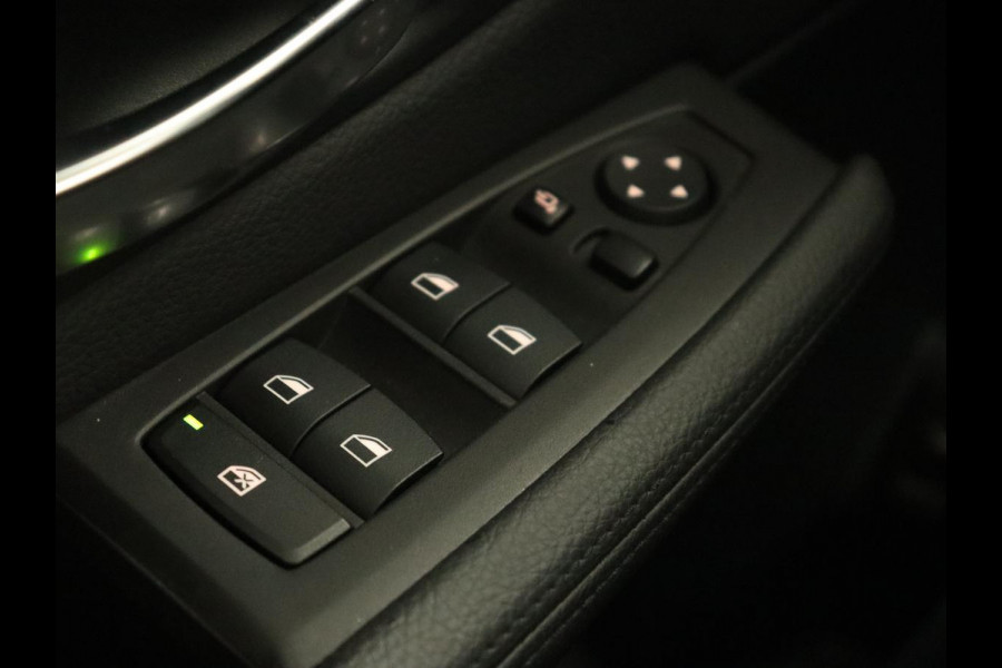 BMW 2 Serie Active Tourer 218i Corporate Lease High Executive | Leder | Cruise Control | Stoelverwarming | Head-up | Elektrische achterklep | Xenon BMW 2 Serie Active Tourer 218i Corporate Lease High Executive | Leder | Cruise Control | Stoelverwarming | Head-up | Elektrische achterklep | Xenon