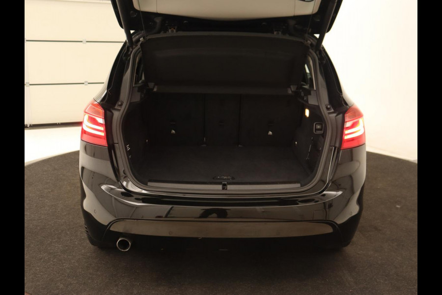 BMW 2 Serie Active Tourer 218i Corporate Lease High Executive | Leder | Cruise Control | Stoelverwarming | Head-up | Elektrische achterklep | Xenon BMW 2 Serie Active Tourer 218i Corporate Lease High Executive | Leder | Cruise Control | Stoelverwarming | Head-up | Elektrische achterklep | Xenon