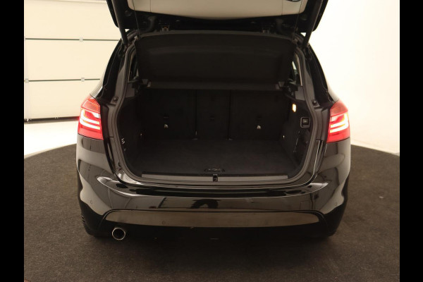 BMW 2 Serie Active Tourer 218i Corporate Lease High Executive | Leder | Cruise Control | Stoelverwarming | Head-up | Elektrische achterklep | Xenon BMW 2 Serie Active Tourer 218i Corporate Lease High Executive | Leder | Cruise Control | Stoelverwarming | Head-up | Elektrische achterklep | Xenon