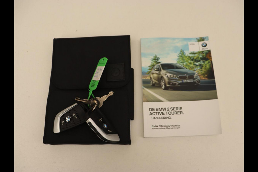 BMW 2 Serie Active Tourer 218i Corporate Lease High Executive | Leder | Cruise Control | Stoelverwarming | Head-up | Elektrische achterklep | Xenon BMW 2 Serie Active Tourer 218i Corporate Lease High Executive | Leder | Cruise Control | Stoelverwarming | Head-up | Elektrische achterklep | Xenon