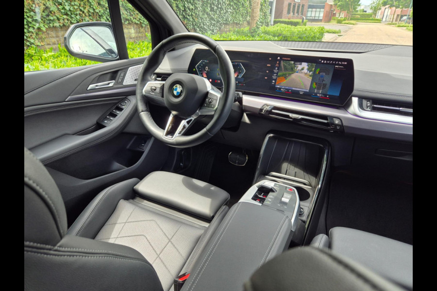 BMW 2 Serie Active Tourer M Sport CarPlay Trekhaak ACC Line Assist CarPlay Cam H&K Sparkling copper grey Fabriek garantie 26 BMW 2 Serie Active Tourer M Sport CarPlay Trekhaak ACC Line Assist CarPlay Cam H&K Sparkling copper grey Fabriek garantie 26