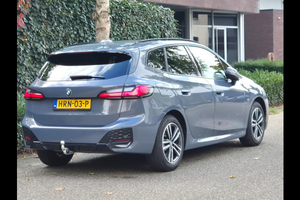 BMW 2 Serie Active Tourer M Sport CarPlay Trekhaak ACC Line Assist CarPlay Cam H&K Sparkling copper grey Fabriek garantie 26 BMW 2 Serie Active Tourer M Sport CarPlay Trekhaak ACC Line Assist CarPlay Cam H&K Sparkling copper grey Fabriek garantie 26