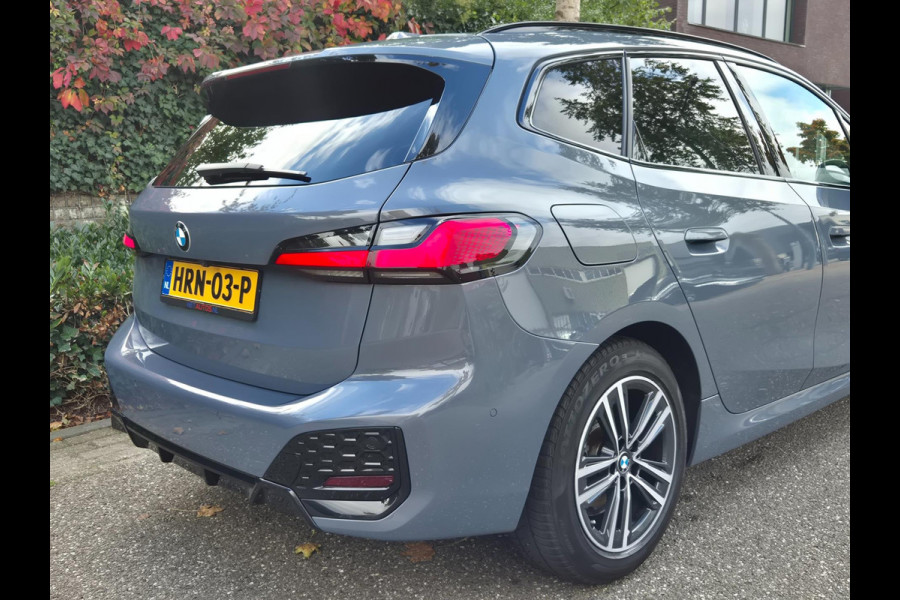 BMW 2 Serie Active Tourer M Sport CarPlay Trekhaak ACC Line Assist CarPlay Cam H&K Sparkling copper grey Fabriek garantie 26 BMW 2 Serie Active Tourer M Sport CarPlay Trekhaak ACC Line Assist CarPlay Cam H&K Sparkling copper grey Fabriek garantie 26
