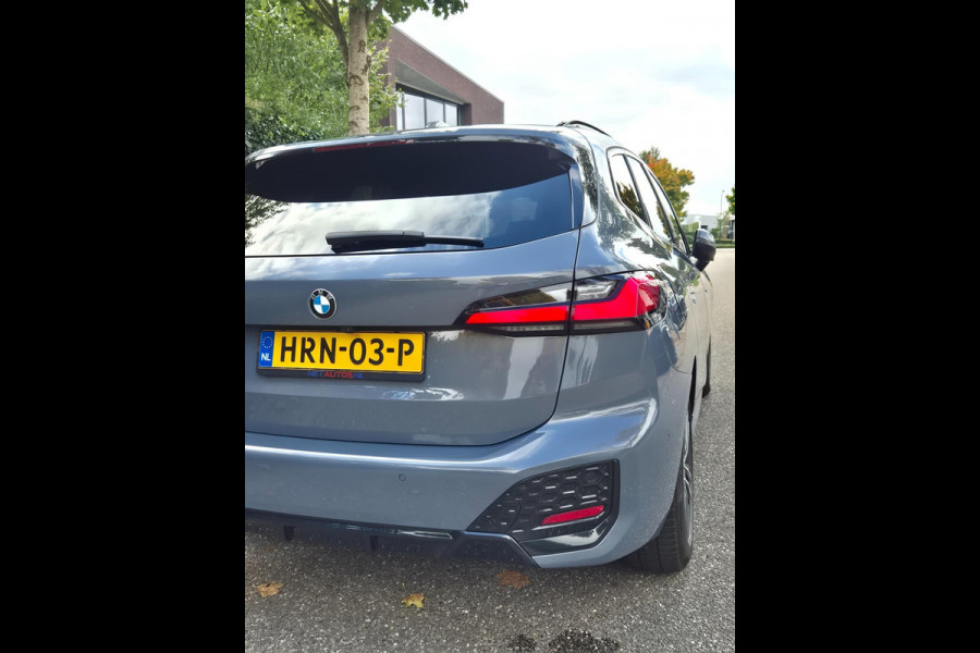 BMW 2 Serie Active Tourer M Sport CarPlay Trekhaak ACC Line Assist CarPlay Cam H&K Sparkling copper grey Fabriek garantie 26 BMW 2 Serie Active Tourer M Sport CarPlay Trekhaak ACC Line Assist CarPlay Cam H&K Sparkling copper grey Fabriek garantie 26