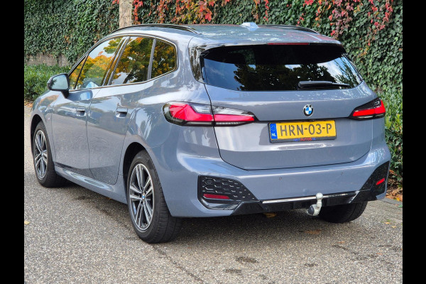 BMW 2 Serie Active Tourer M Sport CarPlay Trekhaak ACC Line Assist CarPlay Cam H&K Sparkling copper grey Fabriek garantie 26 BMW 2 Serie Active Tourer M Sport CarPlay Trekhaak ACC Line Assist CarPlay Cam H&K Sparkling copper grey Fabriek garantie 26