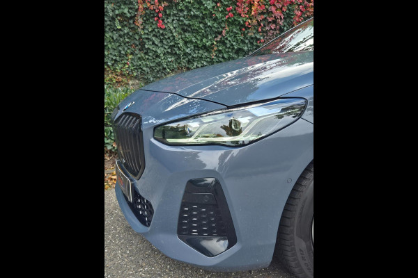 BMW 2 Serie Active Tourer M Sport CarPlay Trekhaak ACC Line Assist CarPlay Cam H&K Sparkling copper grey Fabriek garantie 26 BMW 2 Serie Active Tourer M Sport CarPlay Trekhaak ACC Line Assist CarPlay Cam H&K Sparkling copper grey Fabriek garantie 26