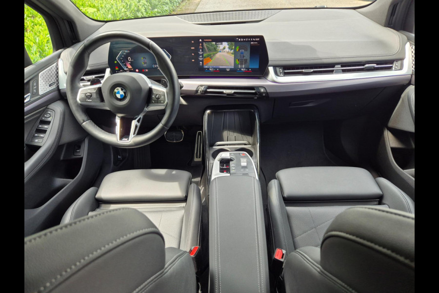 BMW 2 Serie Active Tourer M Sport CarPlay Trekhaak ACC Line Assist CarPlay Cam H&K Sparkling copper grey Fabriek garantie 26 BMW 2 Serie Active Tourer M Sport CarPlay Trekhaak ACC Line Assist CarPlay Cam H&K Sparkling copper grey Fabriek garantie 26