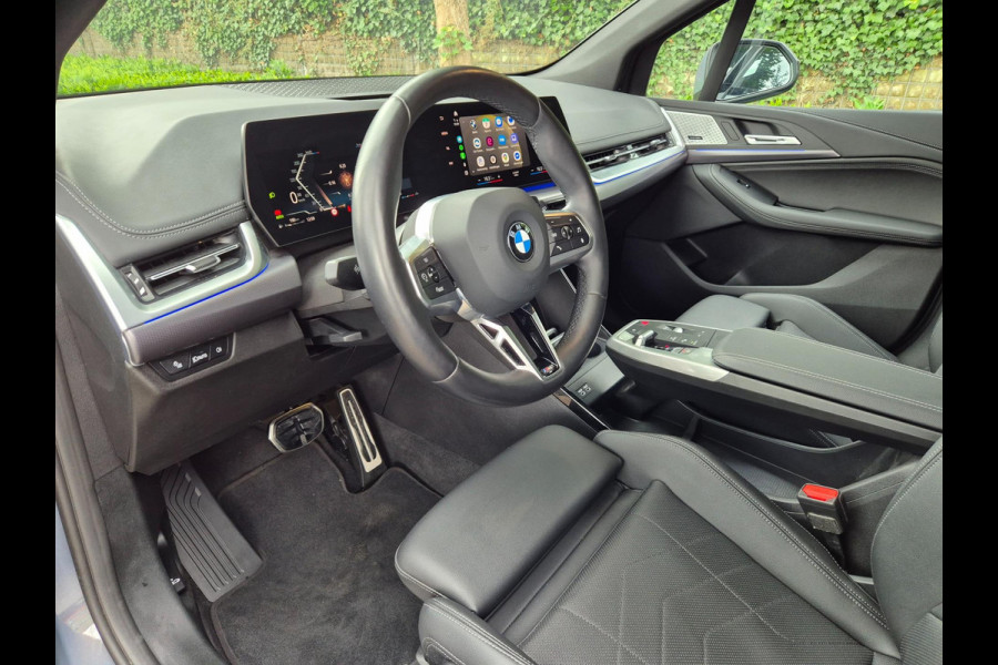 BMW 2 Serie Active Tourer M Sport CarPlay Trekhaak ACC Line Assist CarPlay Cam H&K Sparkling copper grey Fabriek garantie 26 BMW 2 Serie Active Tourer M Sport CarPlay Trekhaak ACC Line Assist CarPlay Cam H&K Sparkling copper grey Fabriek garantie 26
