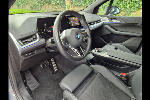 BMW 2 Serie Active Tourer M Sport CarPlay Trekhaak ACC Line Assist CarPlay Cam H&K Sparkling copper grey Fabriek garantie 26 BMW 2 Serie Active Tourer M Sport CarPlay Trekhaak ACC Line Assist CarPlay Cam H&K Sparkling copper grey Fabriek garantie 26