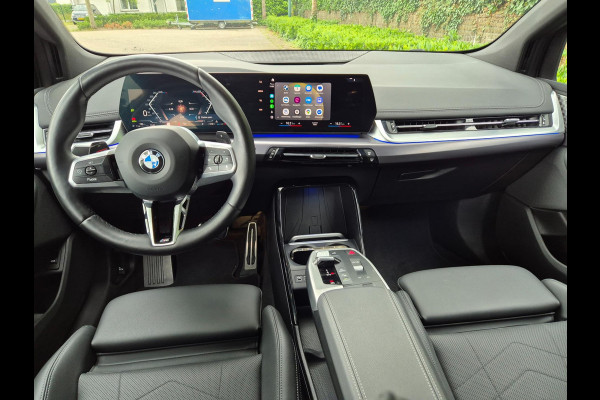 BMW 2 Serie Active Tourer M Sport CarPlay Trekhaak ACC Line Assist CarPlay Cam H&K Sparkling copper grey Fabriek garantie 26 BMW 2 Serie Active Tourer M Sport CarPlay Trekhaak ACC Line Assist CarPlay Cam H&K Sparkling copper grey Fabriek garantie 26