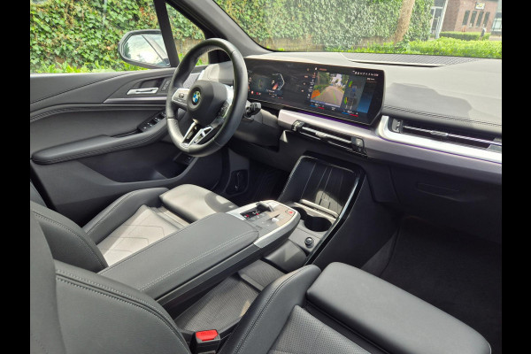 BMW 2 Serie Active Tourer M Sport CarPlay Trekhaak ACC Line Assist CarPlay Cam H&K Sparkling copper grey Fabriek garantie 26 BMW 2 Serie Active Tourer M Sport CarPlay Trekhaak ACC Line Assist CarPlay Cam H&K Sparkling copper grey Fabriek garantie 26