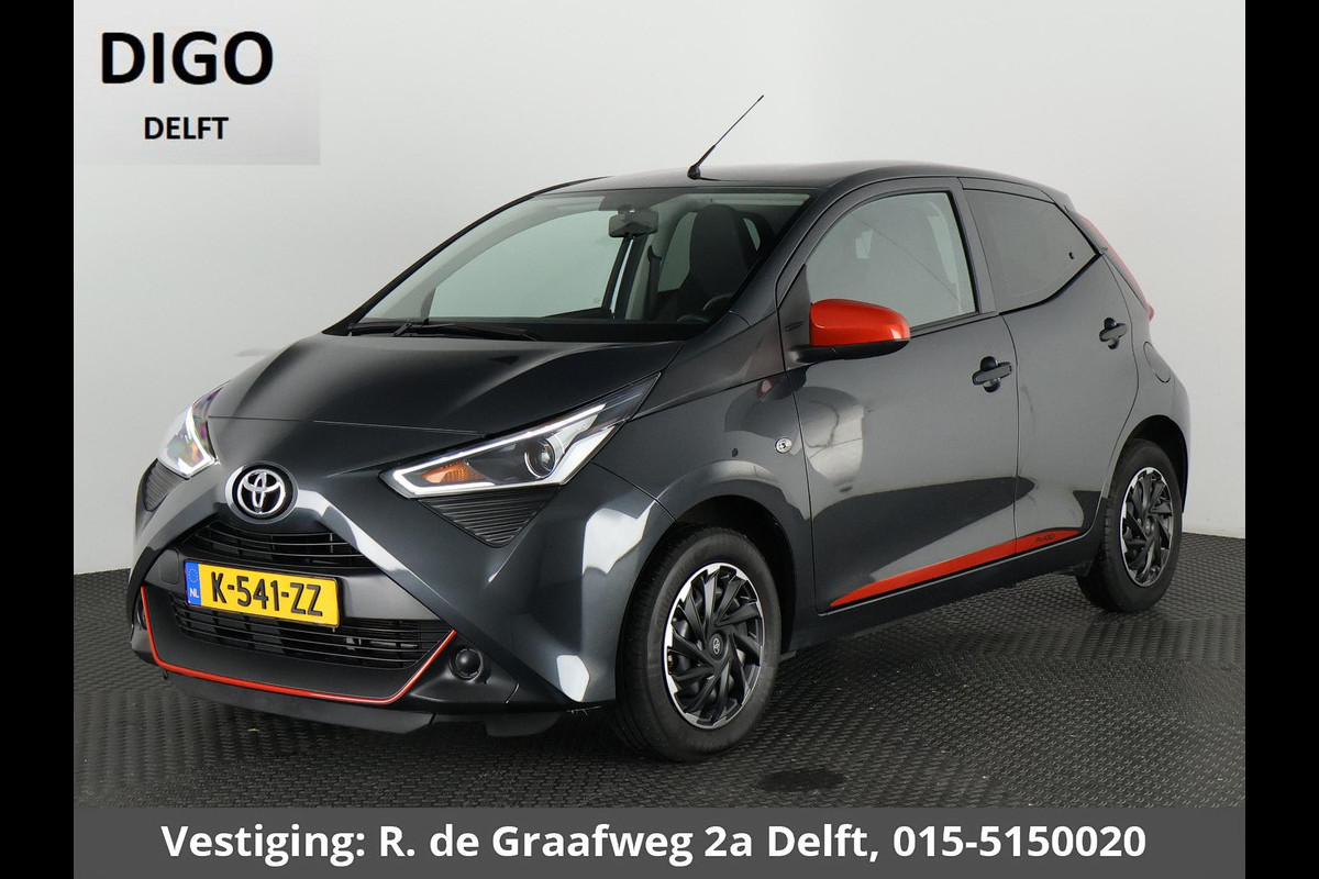 Toyota Aygo 1.0 VVT-i X-Fun Sport + Coral Red Pack | 1e eigenaar | Dealer onderhouden | Airco | Privacy Glass | Elektrische ramen | Toyota Aygo 1.0 VVT-i X-Fun Sport + Coral Red Pack | 1e eigenaar | Dealer onderhouden | Airco | Privacy Glass | Elektrische ramen |