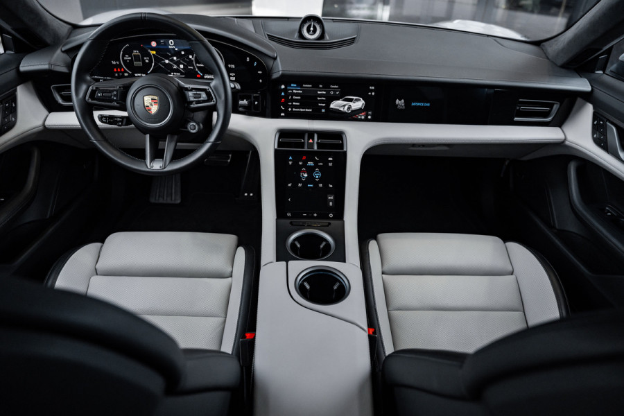 Porsche Taycan Sport Turismo 4S 89 kWh - MY24 l Sport Chrono | PCCB l Panorama | Bose | Stoelkoeling | Memory Porsche Taycan Sport Turismo 4S 89 kWh - MY24 l Sport Chrono | PCCB l Panorama | Bose | Stoelkoeling | Memory