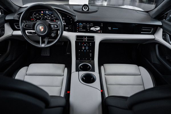 Porsche Taycan Sport Turismo 4S 89 kWh - MY24 l Sport Chrono | PCCB l Panorama | Bose | Stoelkoeling | Memory Porsche Taycan Sport Turismo 4S 89 kWh - MY24 l Sport Chrono | PCCB l Panorama | Bose | Stoelkoeling | Memory