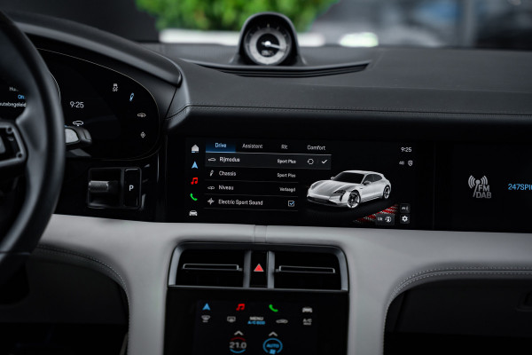 Porsche Taycan Sport Turismo 4S 89 kWh - MY24 l Sport Chrono | PCCB l Panorama | Bose | Stoelkoeling | Memory Porsche Taycan Sport Turismo 4S 89 kWh - MY24 l Sport Chrono | PCCB l Panorama | Bose | Stoelkoeling | Memory
