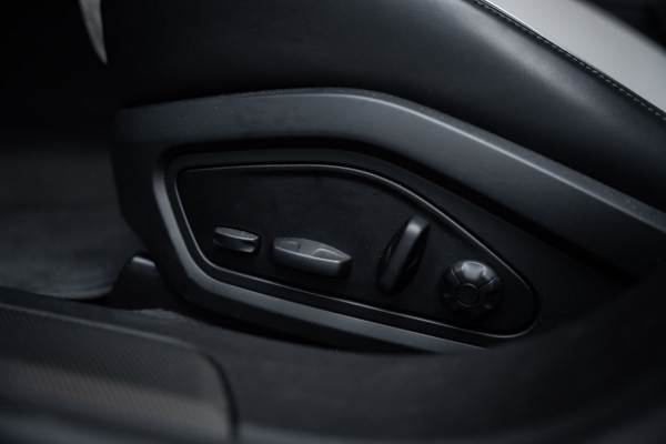 Porsche Taycan Sport Turismo 4S 89 kWh - MY24 l Sport Chrono | PCCB l Panorama | Bose | Stoelkoeling | Memory Porsche Taycan Sport Turismo 4S 89 kWh - MY24 l Sport Chrono | PCCB l Panorama | Bose | Stoelkoeling | Memory