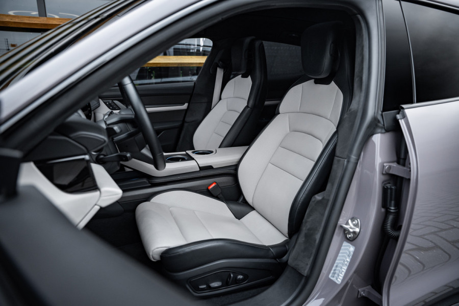 Porsche Taycan Sport Turismo 4S 89 kWh - MY24 l Sport Chrono | PCCB l Panorama | Bose | Stoelkoeling | Memory Porsche Taycan Sport Turismo 4S 89 kWh - MY24 l Sport Chrono | PCCB l Panorama | Bose | Stoelkoeling | Memory