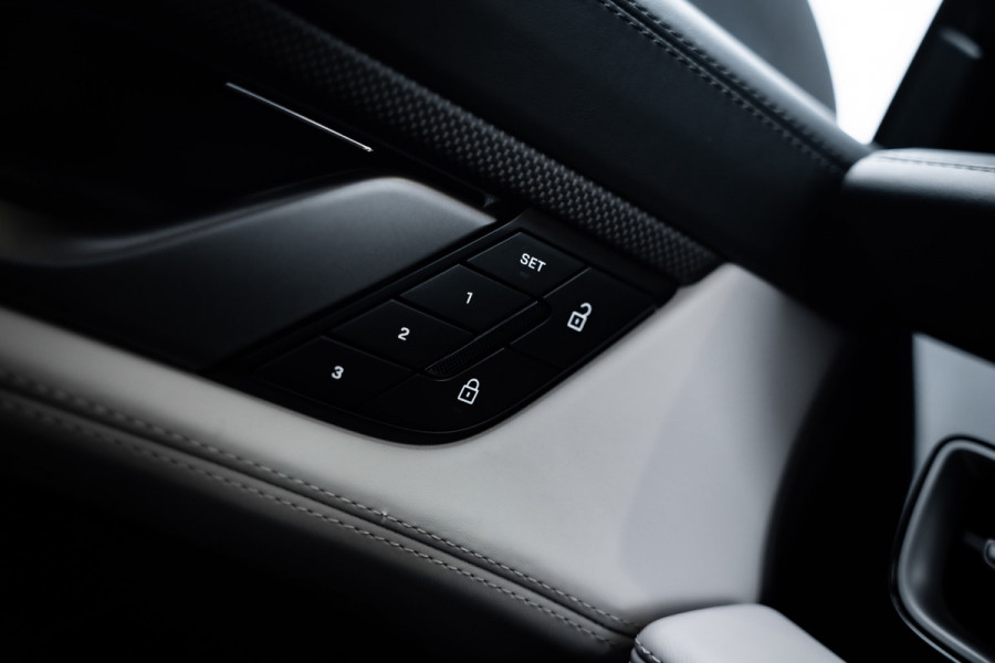 Porsche Taycan Sport Turismo 4S 89 kWh - MY24 l Sport Chrono | PCCB l Panorama | Bose | Stoelkoeling | Memory Porsche Taycan Sport Turismo 4S 89 kWh - MY24 l Sport Chrono | PCCB l Panorama | Bose | Stoelkoeling | Memory