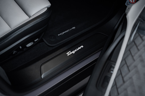 Porsche Taycan Sport Turismo 4S 89 kWh - MY24 l Sport Chrono | PCCB l Panorama | Bose | Stoelkoeling | Memory Porsche Taycan Sport Turismo 4S 89 kWh - MY24 l Sport Chrono | PCCB l Panorama | Bose | Stoelkoeling | Memory