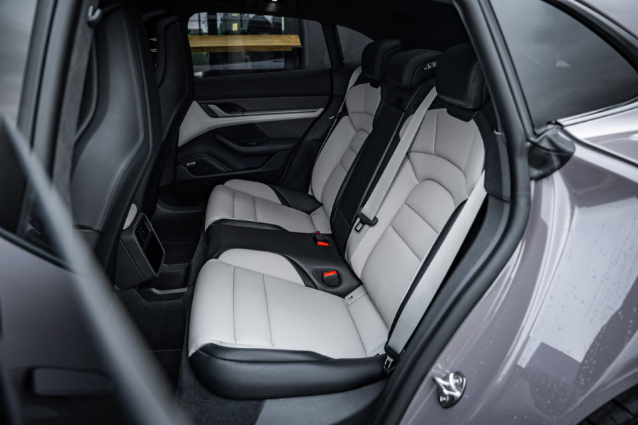 Porsche Taycan Sport Turismo 4S 89 kWh - MY24 l Sport Chrono | PCCB l Panorama | Bose | Stoelkoeling | Memory Porsche Taycan Sport Turismo 4S 89 kWh - MY24 l Sport Chrono | PCCB l Panorama | Bose | Stoelkoeling | Memory