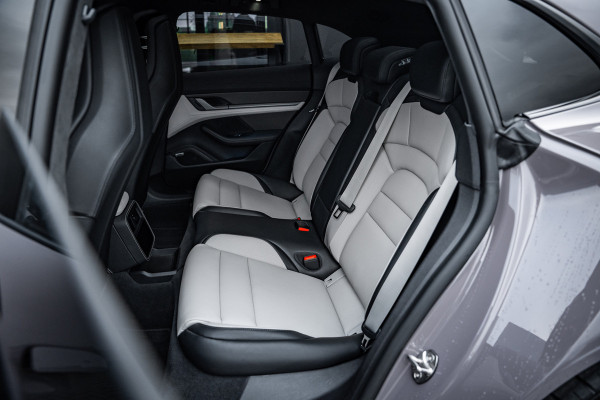 Porsche Taycan Sport Turismo 4S 89 kWh - MY24 l Sport Chrono | PCCB l Panorama | Bose | Stoelkoeling | Memory Porsche Taycan Sport Turismo 4S 89 kWh - MY24 l Sport Chrono | PCCB l Panorama | Bose | Stoelkoeling | Memory
