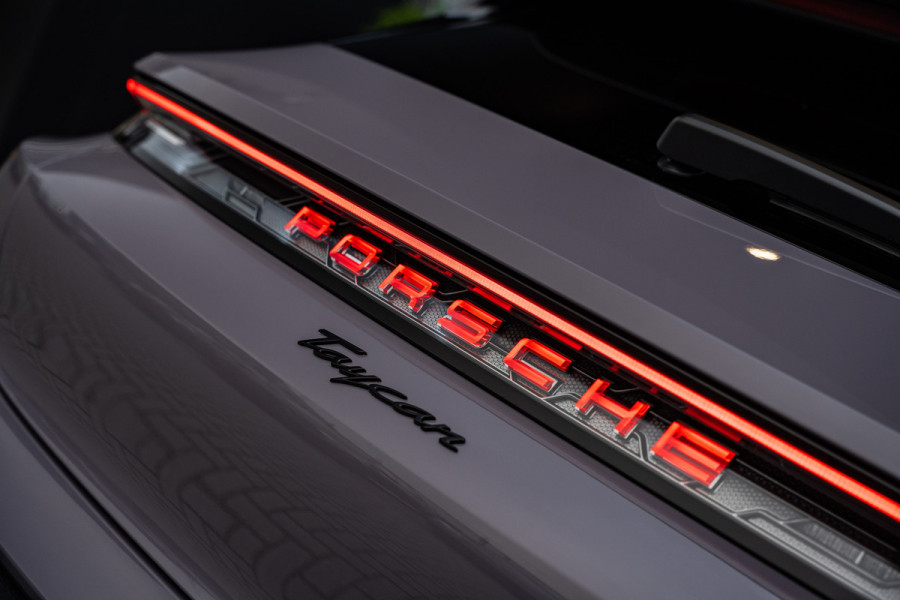 Porsche Taycan Sport Turismo 4S 89 kWh - MY24 l Sport Chrono | PCCB l Panorama | Bose | Stoelkoeling | Memory Porsche Taycan Sport Turismo 4S 89 kWh - MY24 l Sport Chrono | PCCB l Panorama | Bose | Stoelkoeling | Memory