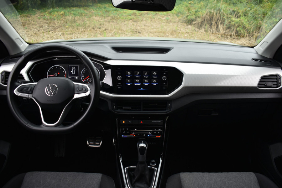Volkswagen T-Cross TSI 110PK DSG STYLE NAVI/CARPLAY/PARKEERSENSOREN
