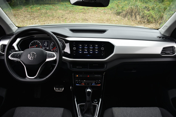 Volkswagen T-Cross TSI 110PK DSG STYLE NAVI/CARPLAY/PARKEERSENSOREN