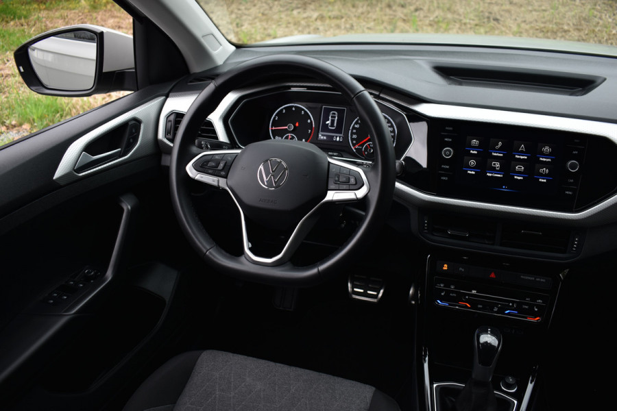 Volkswagen T-Cross TSI 110PK DSG STYLE NAVI/CARPLAY/PARKEERSENSOREN