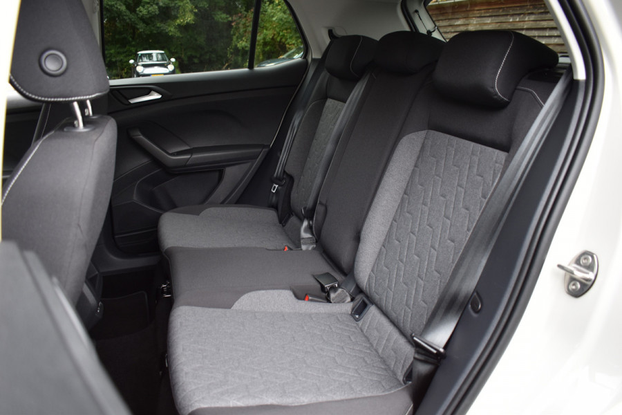 Volkswagen T-Cross TSI 110PK DSG STYLE NAVI/CARPLAY/PARKEERSENSOREN