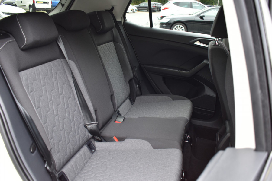 Volkswagen T-Cross TSI 110PK DSG STYLE NAVI/CARPLAY/PARKEERSENSOREN