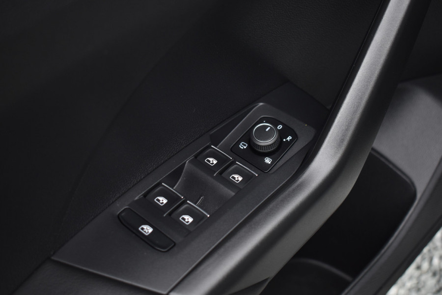 Volkswagen T-Cross TSI 110PK DSG STYLE NAVI/CARPLAY/PARKEERSENSOREN
