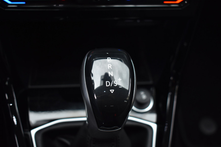 Volkswagen T-Cross TSI 110PK DSG STYLE NAVI/CARPLAY/PARKEERSENSOREN