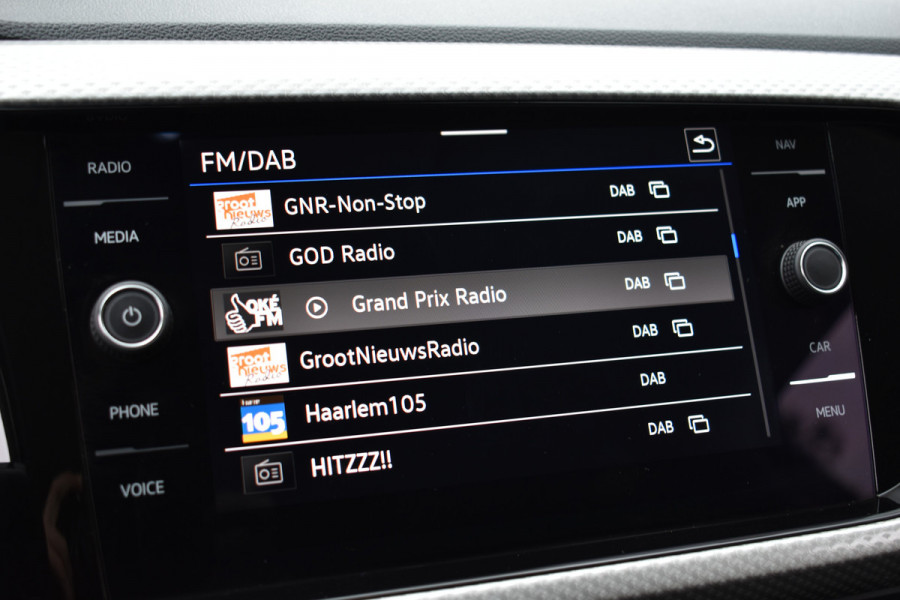Volkswagen T-Cross TSI 110PK DSG STYLE NAVI/CARPLAY/PARKEERSENSOREN