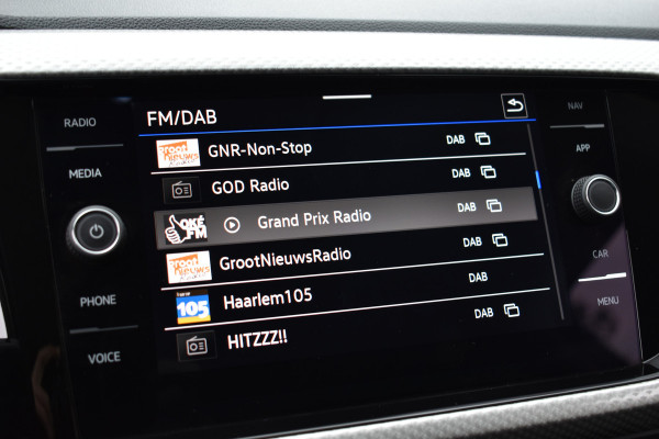 Volkswagen T-Cross TSI 110PK DSG STYLE NAVI/CARPLAY/PARKEERSENSOREN
