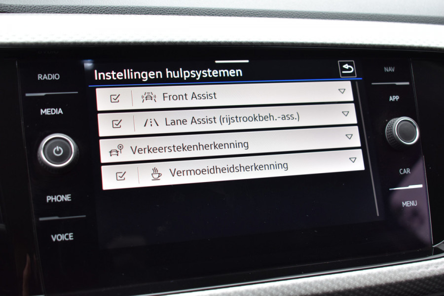 Volkswagen T-Cross TSI 110PK DSG STYLE NAVI/CARPLAY/PARKEERSENSOREN