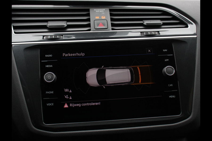 Volkswagen Tiguan 1.5 TSI DSG 150pk Life | Navigatie | Apple Carplay/Android Auto | Parkeersensoren | Adaptive cruise Control | Wegklapbare Trekhaak | Stoel- en stuurverwarming | Ledverlichting | Getinte ramen | Climate Control