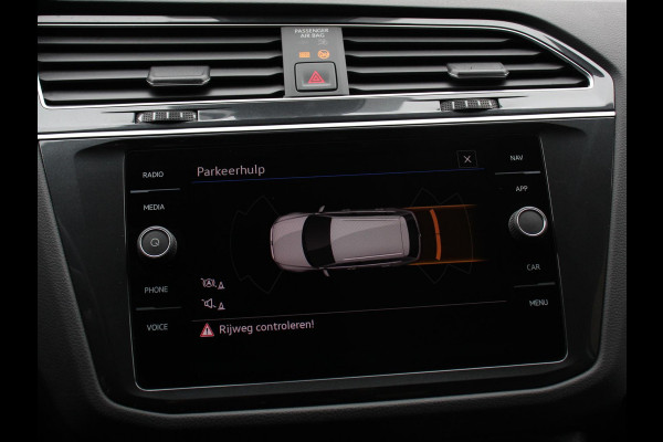 Volkswagen Tiguan 1.5 TSI DSG 150pk Life | Navigatie | Apple Carplay/Android Auto | Parkeersensoren | Adaptive cruise Control | Wegklapbare Trekhaak | Stoel- en stuurverwarming | Ledverlichting | Getinte ramen | Climate Control