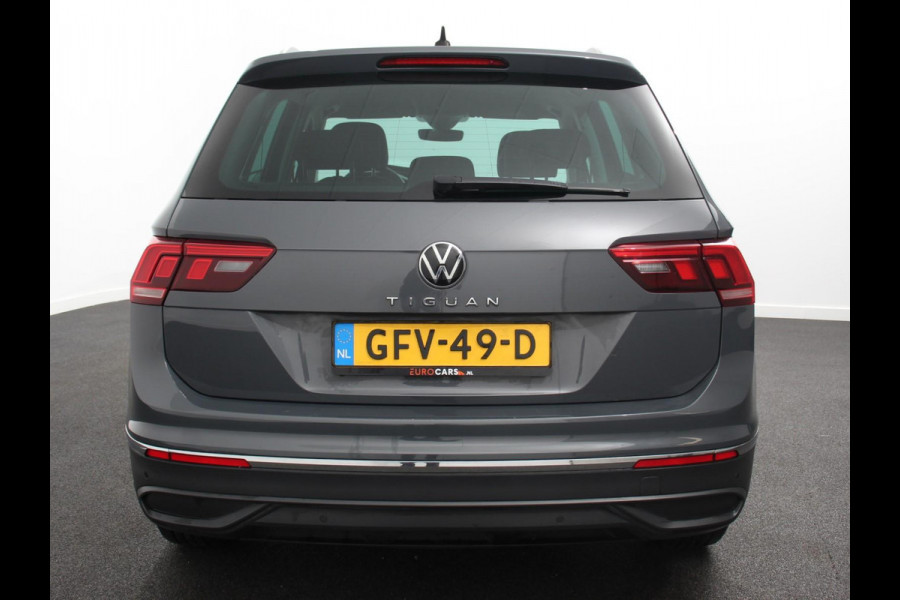 Volkswagen Tiguan 1.5 TSI DSG 150pk Life | Navigatie | Apple Carplay/Android Auto | Parkeersensoren | Adaptive cruise Control | Wegklapbare Trekhaak | Stoel- en stuurverwarming | Ledverlichting | Getinte ramen | Climate Control