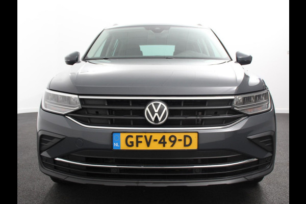 Volkswagen Tiguan 1.5 TSI DSG 150pk Life | Navigatie | Apple Carplay/Android Auto | Parkeersensoren | Adaptive cruise Control | Wegklapbare Trekhaak | Stoel- en stuurverwarming | Ledverlichting | Getinte ramen | Climate Control